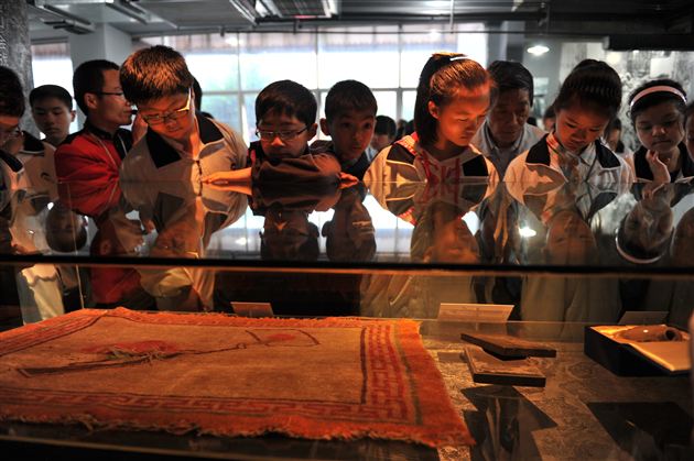 缅怀革命先烈 感悟红色文化——记棠外初2014届新团员入团暨社会实践活动