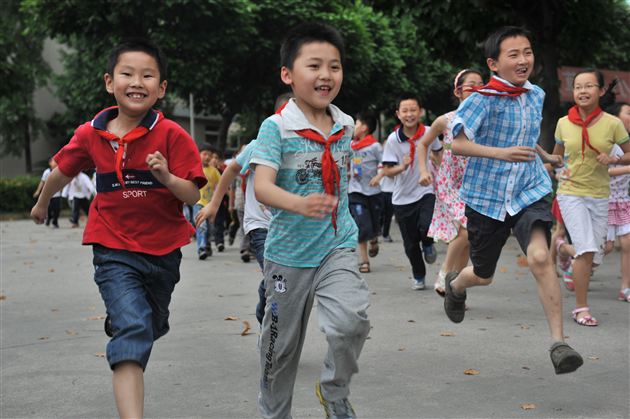 棠外举行安全疏散演练活动