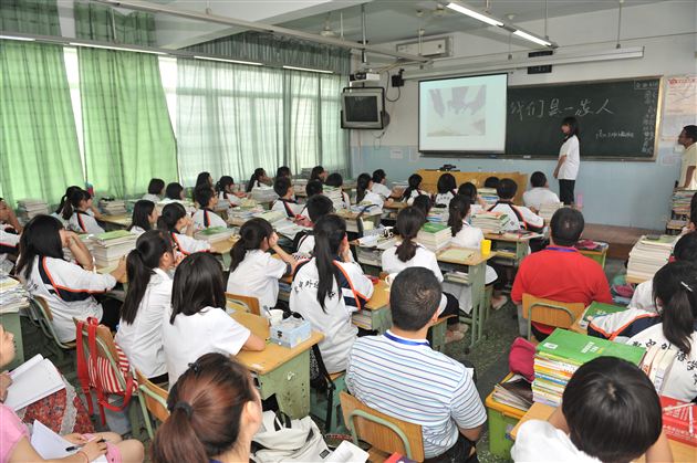 棠外举行高2013届修身班会课研讨活动