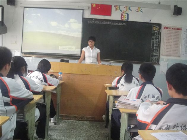 修身犹初始，暗香已浮动——记棠外初二常态班会课研讨活动