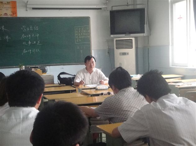 修身犹初始，暗香已浮动——记棠外初二常态班会课研讨活动