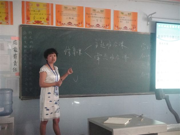 修身犹初始，暗香已浮动——记棠外初二常态班会课研讨活动