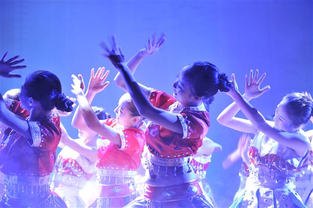 棠外举办2012年综合素质展演喜迎全国外语特色学校教育研究会专家、领导莅临