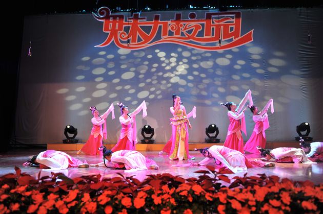 棠外举办2012年综合素质展演喜迎全国外语特色学校教育研究会专家、领导莅临