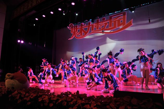 棠外举办2012年综合素质展演喜迎全国外语特色学校教育研究会专家、领导莅临