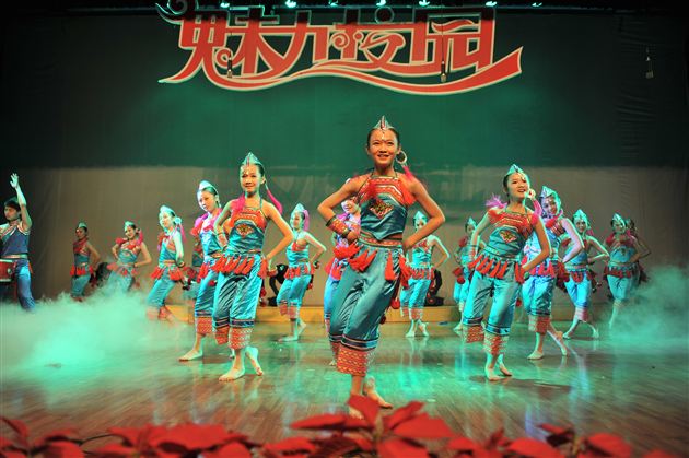 棠外举办2012年综合素质展演喜迎全国外语特色学校教育研究会专家、领导莅临