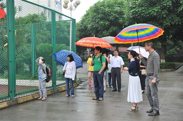 双流县教育局携纬创集团来棠外考察