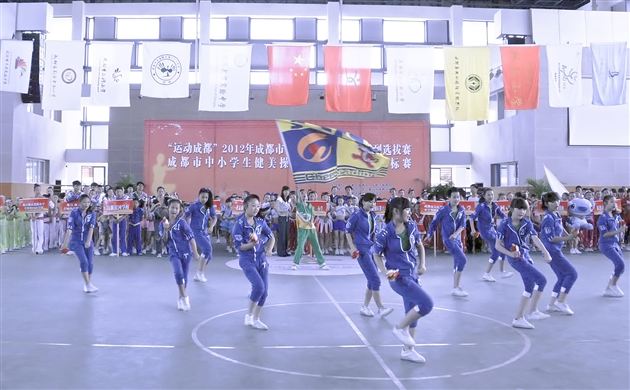 棠外初2014届啦啦操班参加“运动成都”2012年成都市优秀体育后备人才系列选拔赛啦啦操锦标赛夺冠