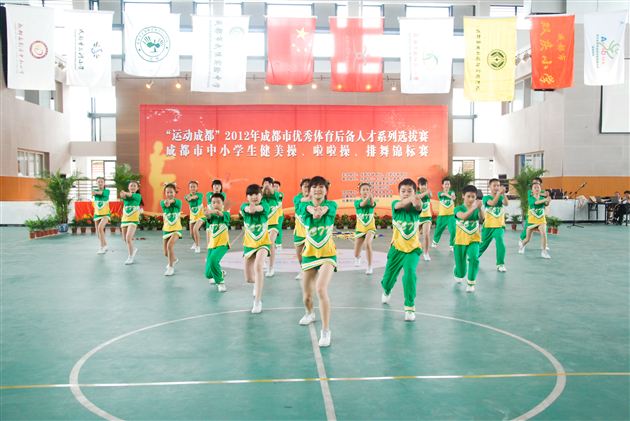 棠外初2014届啦啦操班参加“运动成都”2012年成都市优秀体育后备人才系列选拔赛啦啦操锦标赛夺冠