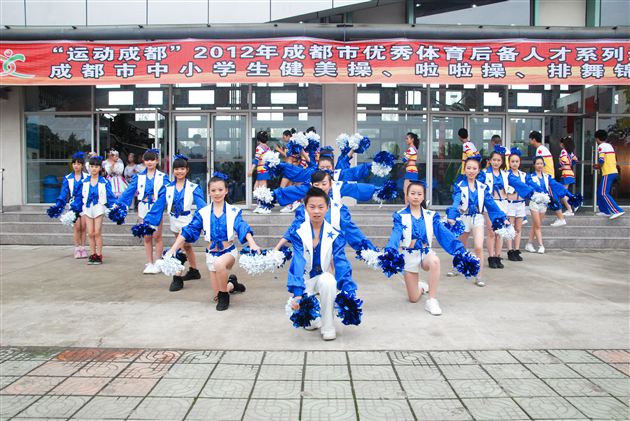 棠外附小参加“运动成都”2012年成都市优秀体育后备人才系列选拔赛啦啦操锦标赛夺冠