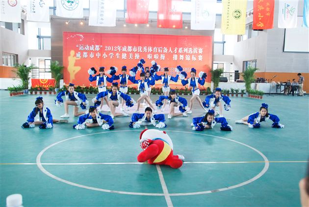 棠外附小参加“运动成都”2012年成都市优秀体育后备人才系列选拔赛啦啦操锦标赛夺冠