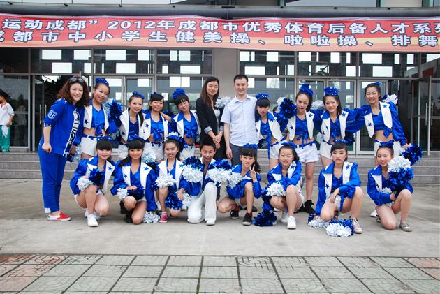 棠外附小参加“运动成都”2012年成都市优秀体育后备人才系列选拔赛啦啦操锦标赛夺冠