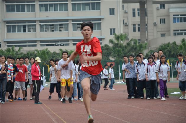 游戏中放松，运动中奋发——记棠外高2012届高三趣味运动会