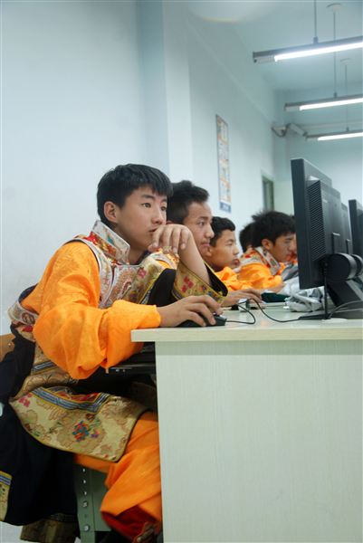 巴塘师生到棠外参观学习