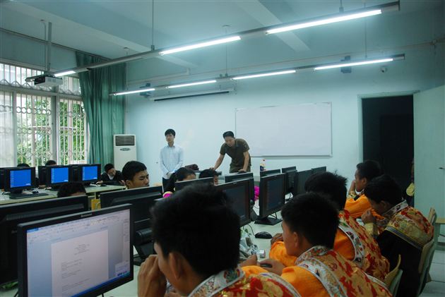 巴塘师生到棠外参观学习