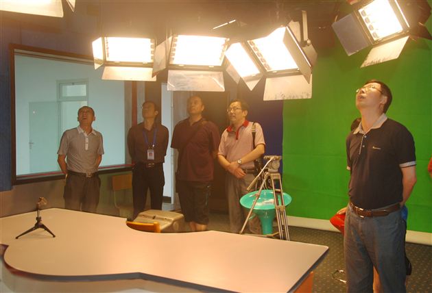 广外外校来棠外交流参观