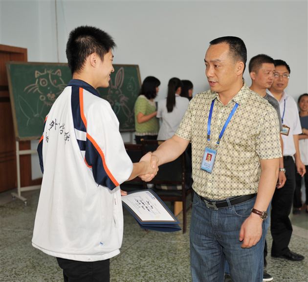 棠外举行国际部特色学生社团颁奖仪式