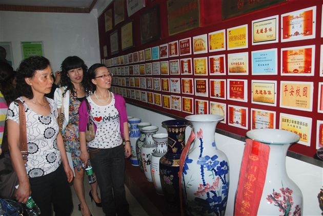 访名校汲取力量，观古镇舒展心灵