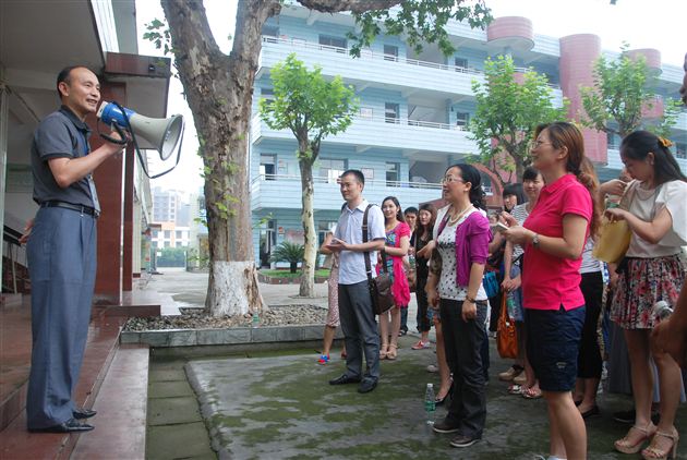 访名校汲取力量，观古镇舒展心灵