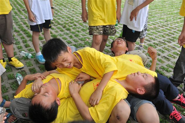 阳光下成长——牧马山素质拓展训练