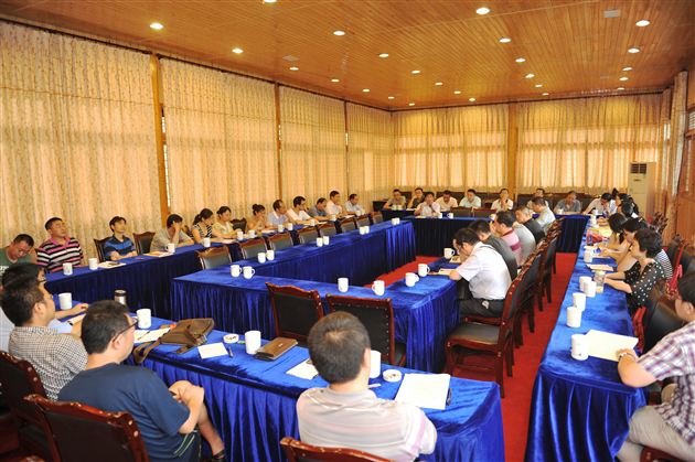 众志成城共谋质量之年——棠中外语学校2012年干部培训大会顺利召开