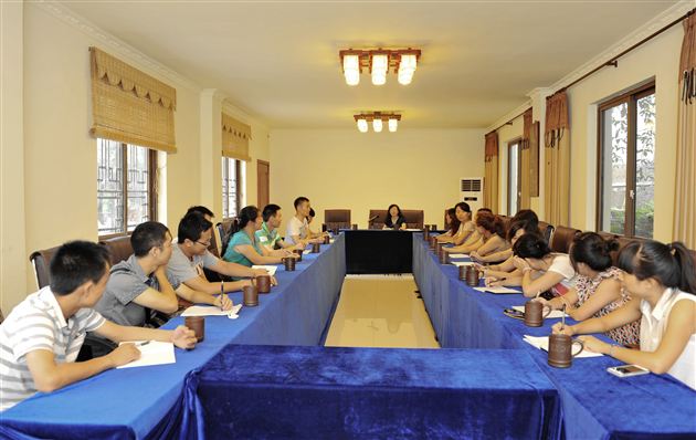 众志成城共谋质量之年——棠中外语学校2012年干部培训大会顺利召开