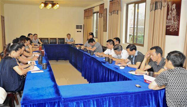 众志成城共谋质量之年——棠中外语学校2012年干部培训大会顺利召开