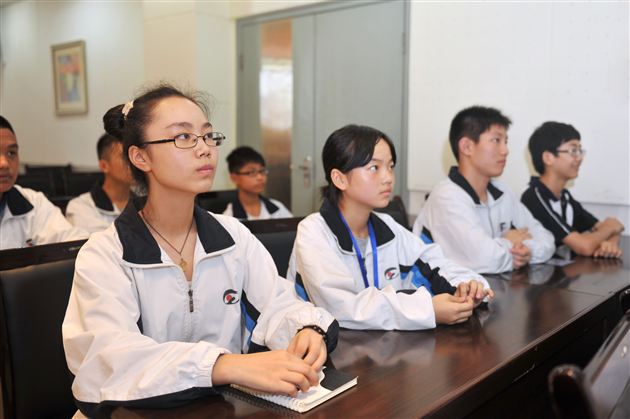 关爱生命 拒绝毒品——记棠中外语学校初2011级学生代表参观成都市强制隔离戒毒所