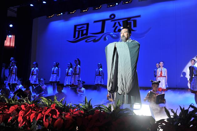 棠中外语学校第二十八个教师节庆祝暨表彰大会隆重举行