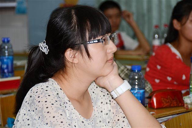 棠中外语学校PGA班首届优秀毕业生唐露菡回校交流