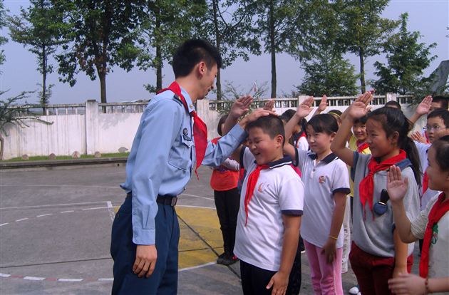 快乐体验 幸福成长——记棠中外语学校附小学生部队之行