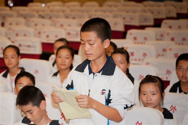 棠中外语学校初2012级举行修身班会课研讨会