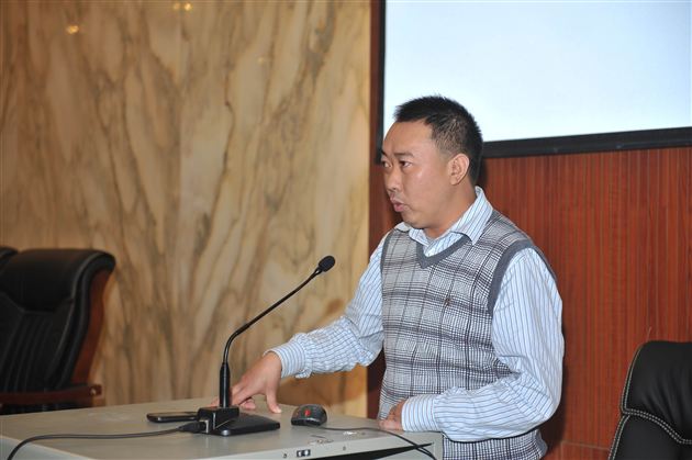 棠中外语学校召开高中部校本培训会