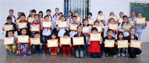 方寸之地  描绘我心——棠外附小举行第二届“阳光杯”手抄报比赛