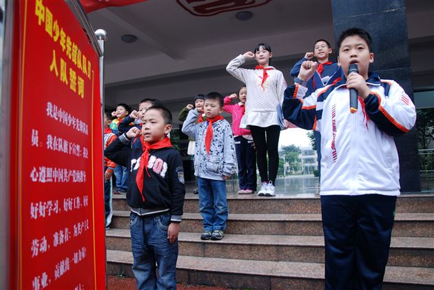 红领巾心向党，优秀队员我争当——棠外附小隆重举行庆祝建队日暨新队员入队活动