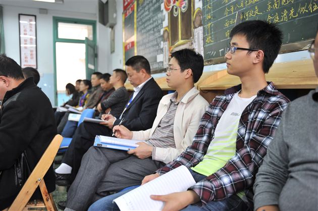 棠中外语学校开展高2011级修身课研讨活动