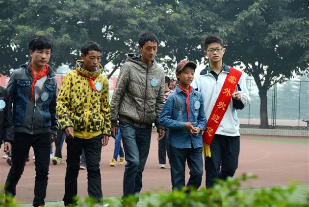 巴棠同心 礼仪随行——记巴塘师生来访棠外