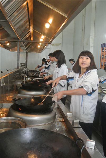 棠外国际班10月社会实践活动——“川菜烹饪之旅”