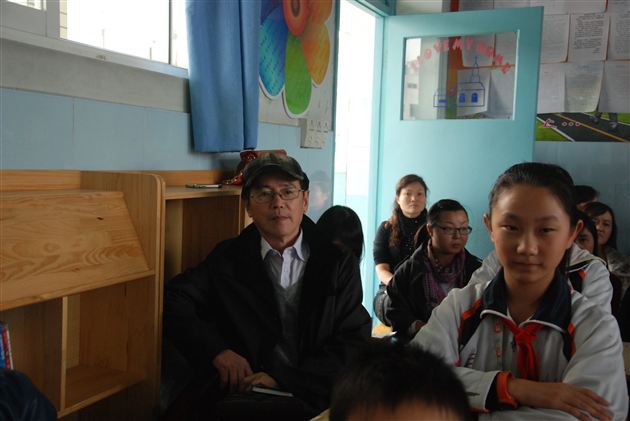 听闻笔流潺动 品味文香四溢——棠外附小语文组举行作文研讨活动