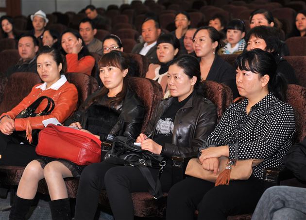 棠中外语学校举办“帮孩子成为英才”家长报告会