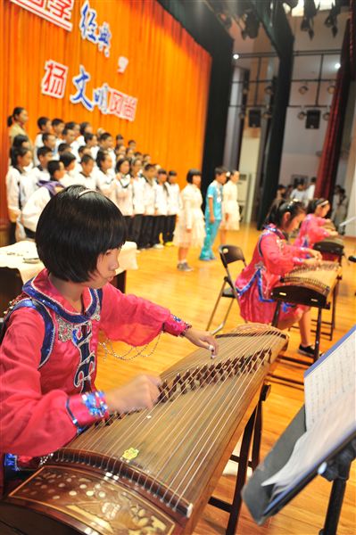 诵国学经典 扬文明风尚——记棠外初2012级文明礼仪大赛