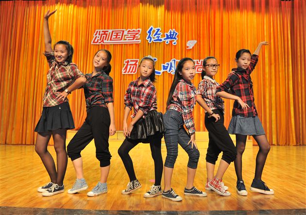 诵国学经典 扬文明风尚——记棠外初2012级文明礼仪大赛