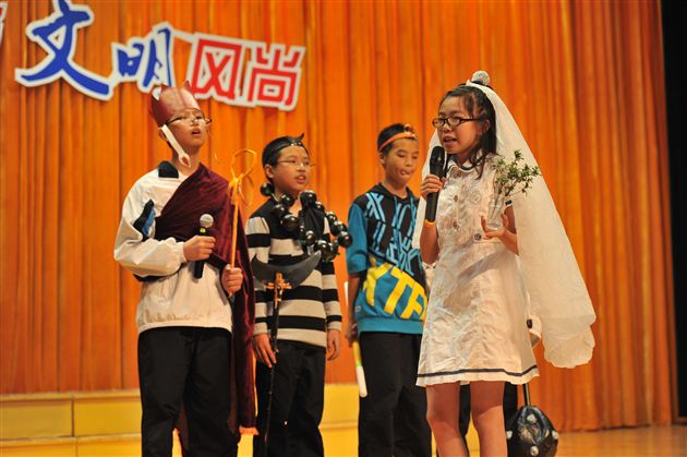 诵国学经典 扬文明风尚——记棠外初2012级文明礼仪大赛