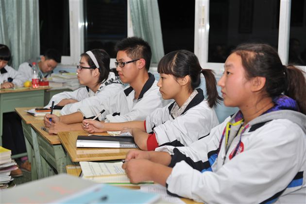 思维的碰撞，语言的魅力——记“阅读人生”系列活动之棠外高2011级辩论赛