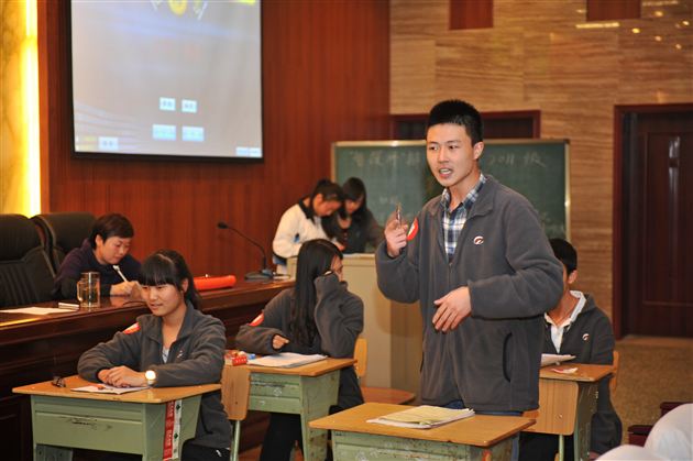 思维的碰撞，语言的魅力——记“阅读人生”系列活动之棠外高2011级辩论赛