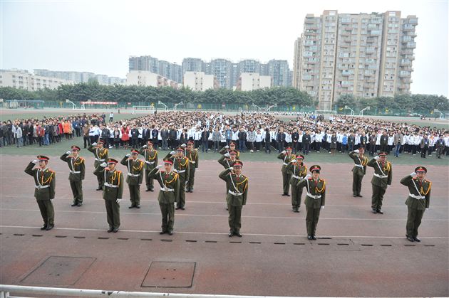 棠中外语学校举行第八届国旗班退役暨表彰仪式