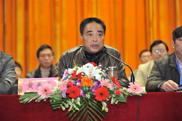 党总支书记、董事长、校长黄光成同志发表讲话