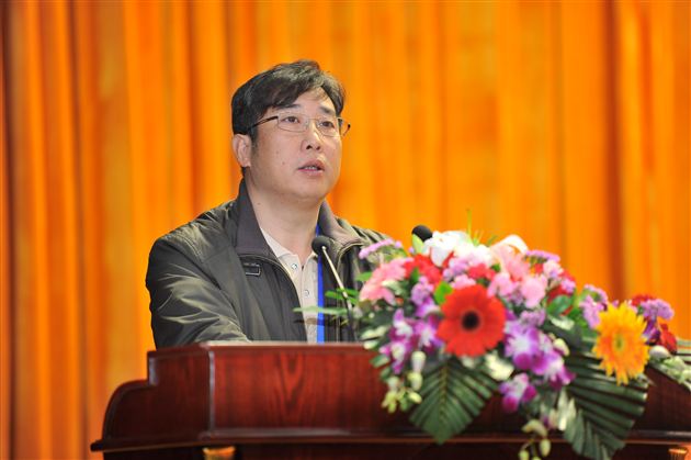 校长助理、高中部主要负责人阎守智同志发表讲话