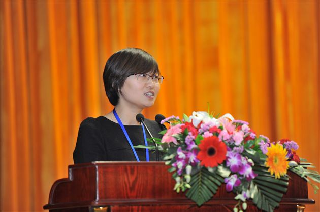 工会副主席张莉主持本次会议