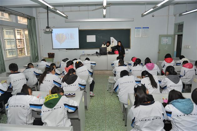 携手启航——记棠外初一新生适应性团体辅导活动